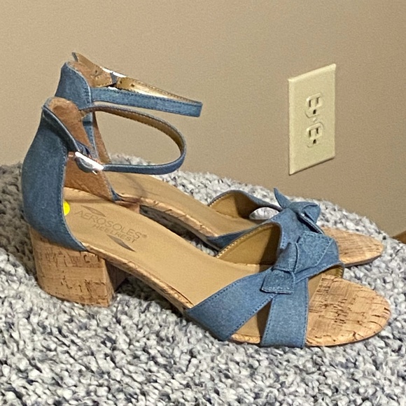 AEROSOLES Shoes - Aerosoles Bow Wedge(like new)